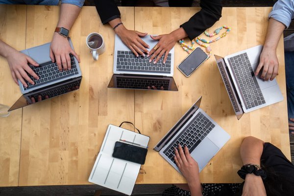 Les Compétences Essentielles du 21ème Siècle : Comment Se Préparer pour le Futur du Travail