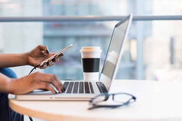 Concilier emploi et formation : Guide pratique pour se former tout en travaillant