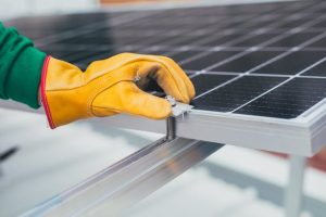 La formation spécialisée pour devenir installateur photovoltaïque certifié